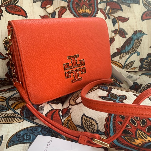 Tory Burch Handbags - HP🌟 New Tory Burch Crossbody 🎊 last one